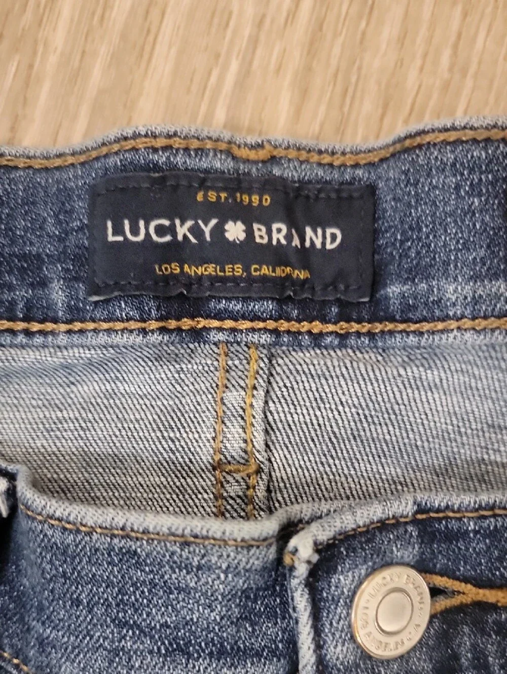 Lucky Brand Men's Slim Straight Jeans  Blue Wash Size 34x30. 410 Authentic Slim.